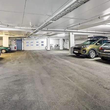 דירה Modern With Terrace & Scenic Views, Free Parking *