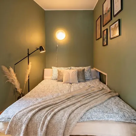 Modern With Terrace & Scenic Views, Free Parking *