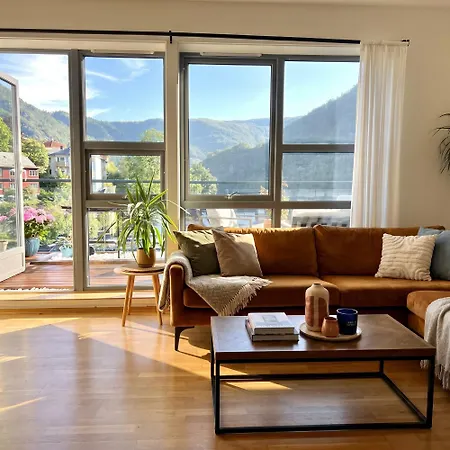 Modern With Terrace & Scenic Views, Free Parking Lägenhet Bergen